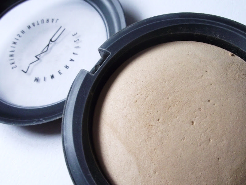 MAC Mineralize Skinfish Natural Powder - The Beauty Type
